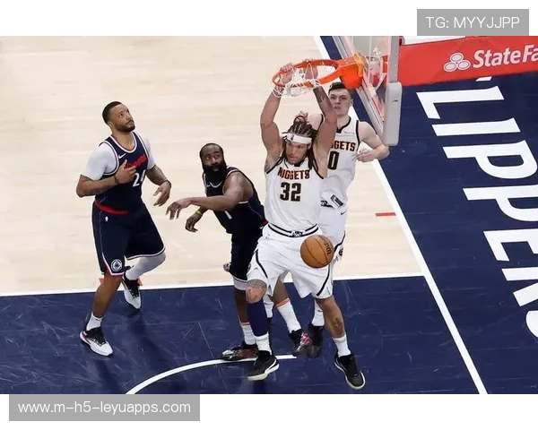 赛场“绝杀”瞬间：冠军的最后一击！