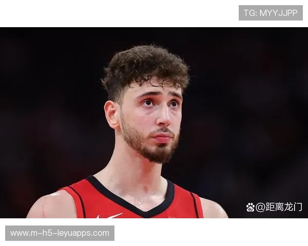 阿尔佩伦·申京末节关键前场篮板锁定胜局，现场球迷高呼MVP